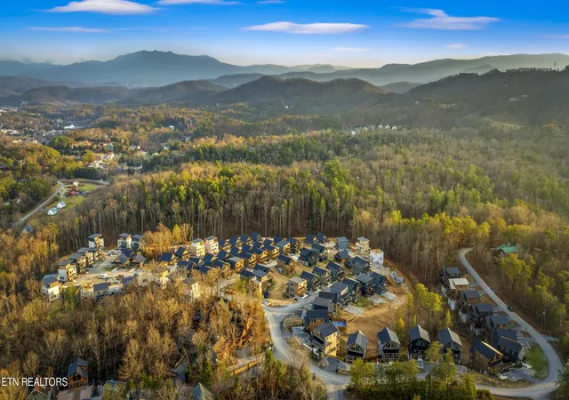 Photo 2 of Single family home for sale at 571 Warbonnet Way, Pigeon Forge, TN 37863 | MLS# 3593921 | Listing updated on 2026-09-18