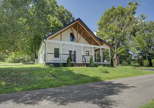 Photo 2 of Single family home for sale at 1545 Slover Springs Rd, Dandridge, TN 37725 | MLS# 3593939 | Listing updated on 2026-09-24