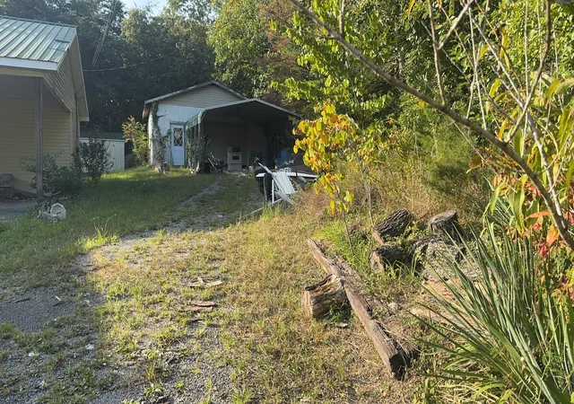 Photo 3 of Single family home for sale at 1694 Poplar Dr, Crossville, TN 38571 | MLS# 3594196 | Listing updated on 2026-10-08