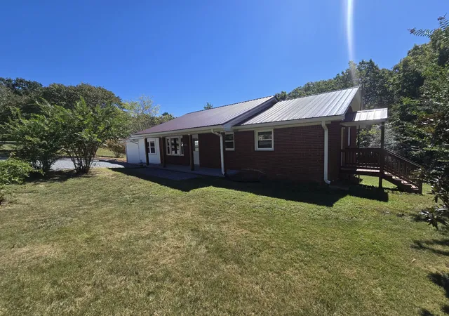 Single family home for sale at 237 Brazzle Rd, Waverly, TN 37185 | MLS# 3597144