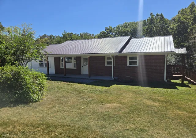 Photo 2 of Single family home for sale at 237 Brazzle Rd, Waverly, TN 37185 | MLS# 3597144 | Listing updated on 2026-10-01