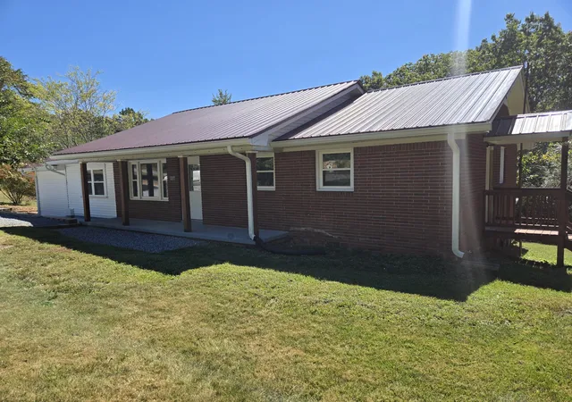 Photo 3 of Single family home for sale at 237 Brazzle Rd, Waverly, TN 37185 | MLS# 3597144 | Listing updated on 2026-10-01