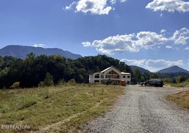 Photo 3 of Mansion for sale at 673 Carriage Way, Sevierville, TN 37876 | MLS# 3593972 | Listing updated on 2026-10-07
