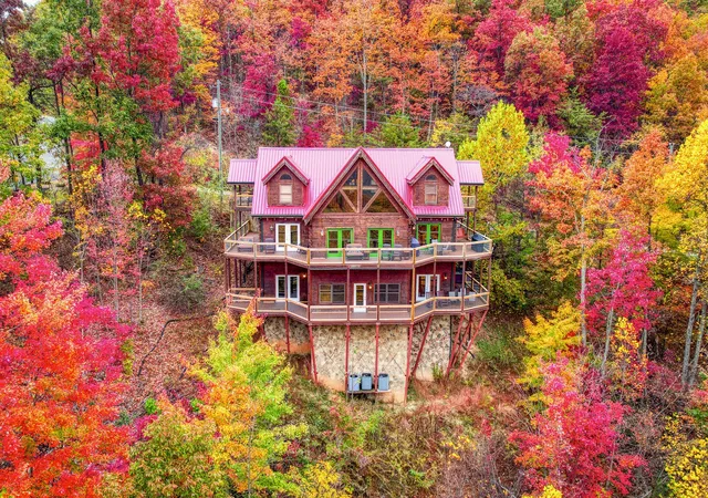 Photo 3 of Single family home for sale at 725 Big Bear Ridge Rd, Gatlinburg, TN 37738 | MLS# 3593977 | Listing updated on 2026-10-06