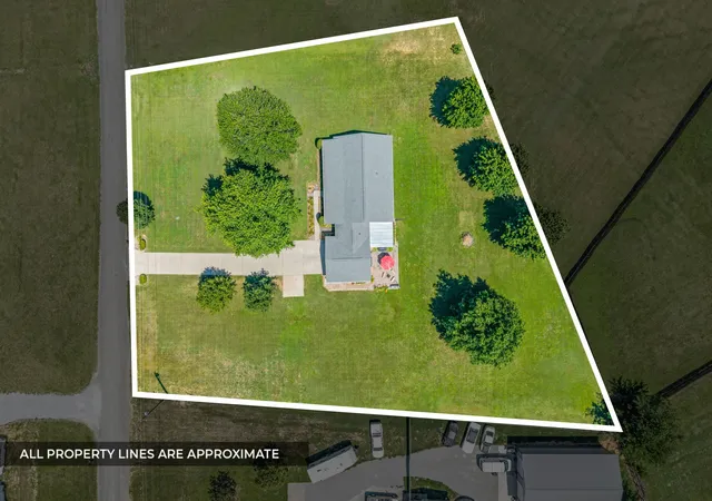 Photo 2 of Single family home for sale at 1011 Lillard Williams Rd, Chapmansboro, TN 37035 | MLS# 3603478 | Listing updated on 2026-10-06