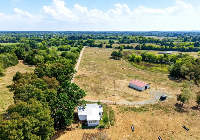 Photo 4 of Single family home for sale at 2080 Hunter Rd, Lewisburg, TN 37091 | MLS# 3594036 | Listing updated on 2026-10-06