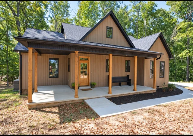 Photo 1 of Single family home for sale at 1220 Breeden Rd, Charlotte, TN 37036 | MLS# 3596325 | Listing updated on 2026-09-22