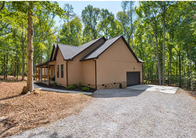 Photo 3 of Single family home for sale at 1220 Breeden Rd, Charlotte, TN 37036 | MLS# 3596325 | Listing updated on 2026-09-22