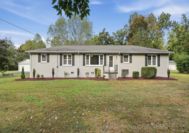 Single family home for sale at 342 Oakwood Ln, Tullahoma, TN 37388 | MLS# 3596133