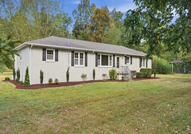 Photo 2 of Single family home for sale at 342 Oakwood Ln, Tullahoma, TN 37388 | MLS# 3596133 | Listing updated on 2026-09-24