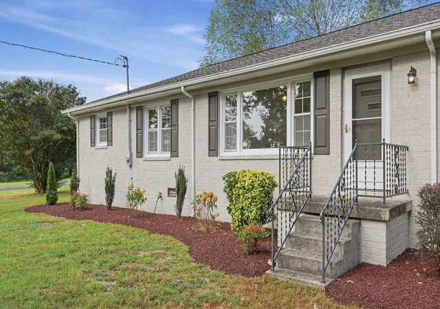 Photo 3 of Single family home for sale at 342 Oakwood Ln, Tullahoma, TN 37388 | MLS# 3596133 | Listing updated on 2026-09-24
