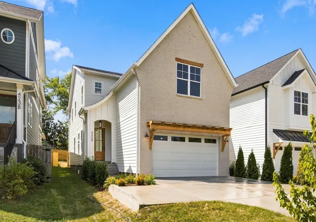Photo 1 of Single family home for sale at 425a American Rd, Nashville, TN 37209 | MLS# 3594079 | Listing updated on 2026-09-18