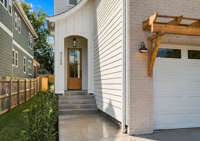 Photo 3 of Single family home for sale at 425a American Rd, Nashville, TN 37209 | MLS# 3594079 | Listing updated on 2026-09-18