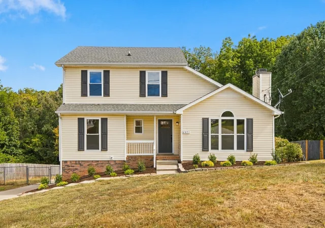 Photo 1 of Single family home for sale at 2651 Elkmont Dr, Clarksville, TN 37040 | MLS# 3602299 | Listing updated on 2026-09-29