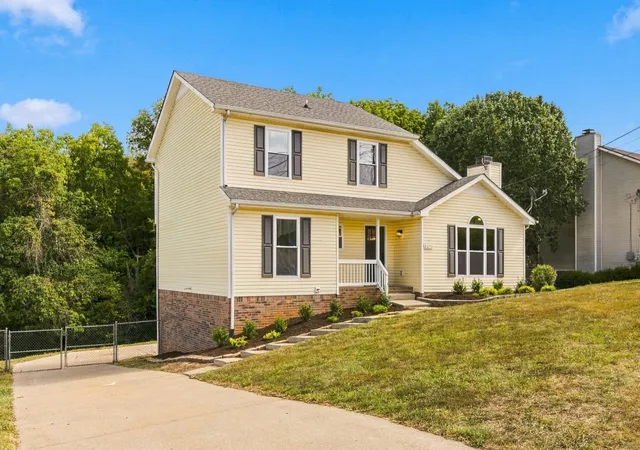 Photo 2 of Single family home for sale at 2651 Elkmont Dr, Clarksville, TN 37040 | MLS# 3602299 | Listing updated on 2026-09-29