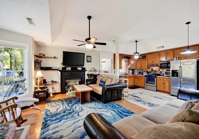 Photo 3 of Single family home for sale at 394 Lou Dr, Dowelltown, TN 37059 | MLS# 3596934 | Listing updated on 2026-10-10