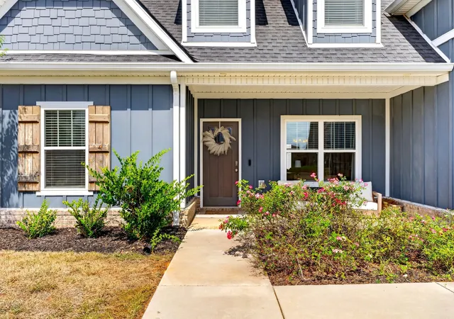 Photo 3 of Single family home for sale at 569 Bowden Dr, Clarksville, TN 37043 | MLS# 3594136 | Listing updated on 2026-09-18