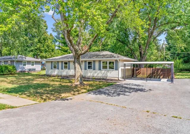Photo 2 of Single family home for sale at 908 Pyle Ln, Hopkinsville, KY 42240 | MLS# 3595690 | Listing updated on 2026-10-02