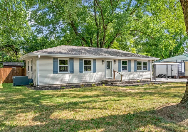 Photo 3 of Single family home for sale at 908 Pyle Ln, Hopkinsville, KY 42240 | MLS# 3595690 | Listing updated on 2026-10-02