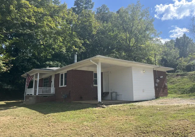 Photo 1 of Single family home for sale at 305 Folger St, Waynesboro, TN 38485 | MLS# 3594166 | Listing updated on 2026-09-18