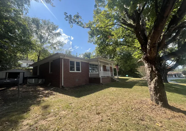 Photo 2 of Single family home for sale at 305 Folger St, Waynesboro, TN 38485 | MLS# 3594166 | Listing updated on 2026-09-18