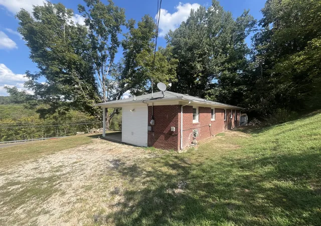 Photo 3 of Single family home for sale at 305 Folger St, Waynesboro, TN 38485 | MLS# 3594166 | Listing updated on 2026-09-18