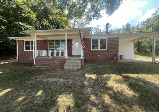 Photo 3 of Single family home for sale at 305 Folger St, Waynesboro, TN 38485 | MLS# 3594166 | Listing updated on 2026-09-18