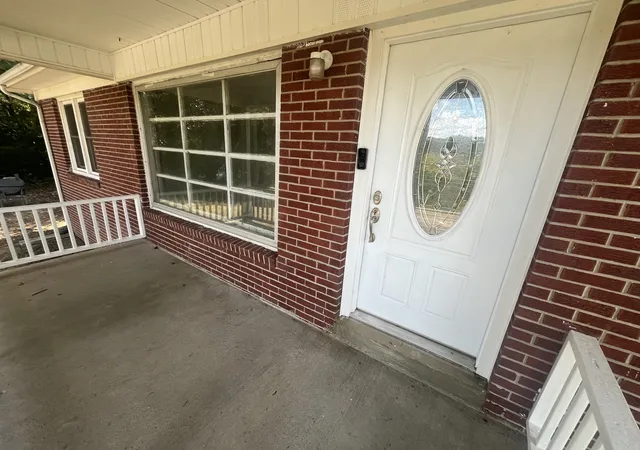 Photo 4 of Single family home for sale at 305 Folger St, Waynesboro, TN 38485 | MLS# 3594166 | Listing updated on 2026-09-18