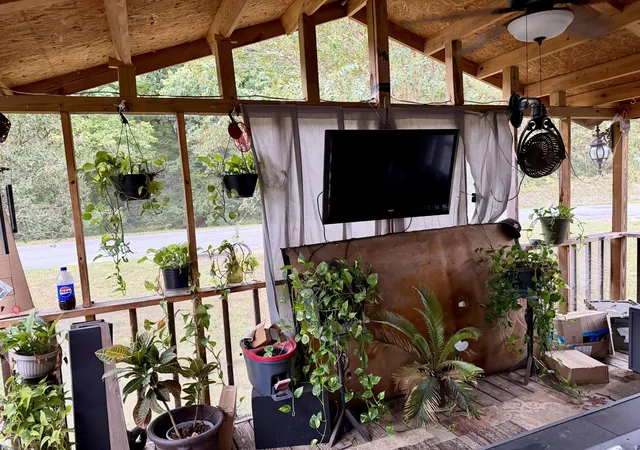 Photo 3 of Manufactured home for sale at 689 Schmitt Rd, Rossville, GA 30741 | MLS# 3594168 | Listing updated on 2026-09-18