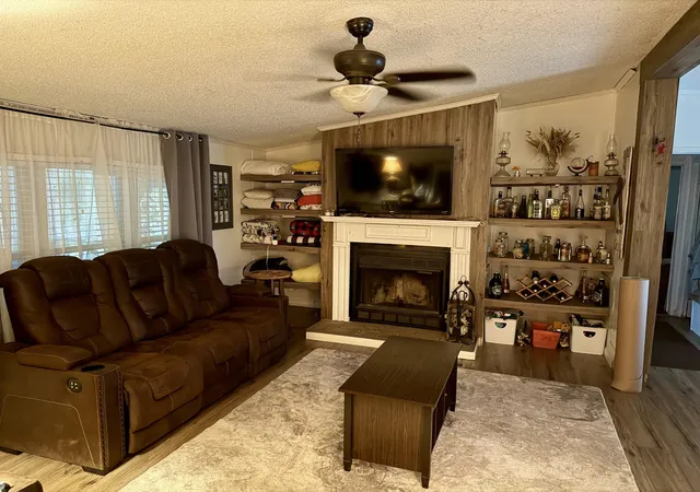 Photo 3 of Manufactured home for sale at 689 Schmitt Rd, Rossville, GA 30741 | MLS# 3594168 | Listing updated on 2026-09-18