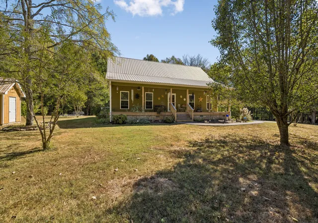 Photo 2 of Single family home for sale at 1421 Milltown Rd, Lewisburg, TN 37091 | MLS# 3610244 | Listing updated on 2026-10-07