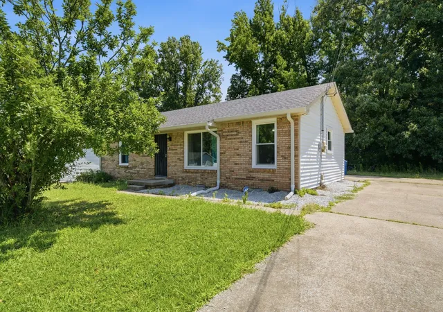 Photo 1 of Single family home for sale at 535 Donna Dr, Clarksville, TN 37042 | MLS# 3594225 | Listing updated on 2026-09-18