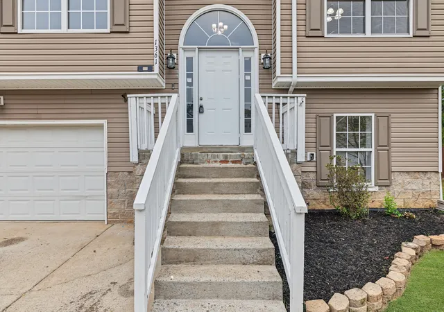 Photo 2 of Single family home for sale at 1361 Mutual Dr, Clarksville, TN 37042 | MLS# 3598584 | Listing updated on 2026-09-24