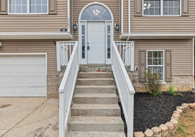 Photo 3 of Single family home for sale at 1361 Mutual Dr, Clarksville, TN 37042 | MLS# 3598584 | Listing updated on 2026-09-24