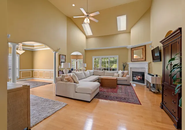 Photo 3 of Single family home for sale at 805 Huntwood Pl, Nashville, TN 37221 | MLS# 3610264 | Listing updated on 2026-10-28
