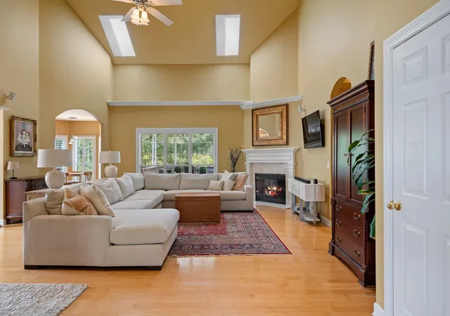 Photo 4 of Single family home for sale at 805 Huntwood Pl, Nashville, TN 37221 | MLS# 3610264 | Listing updated on 2026-10-28