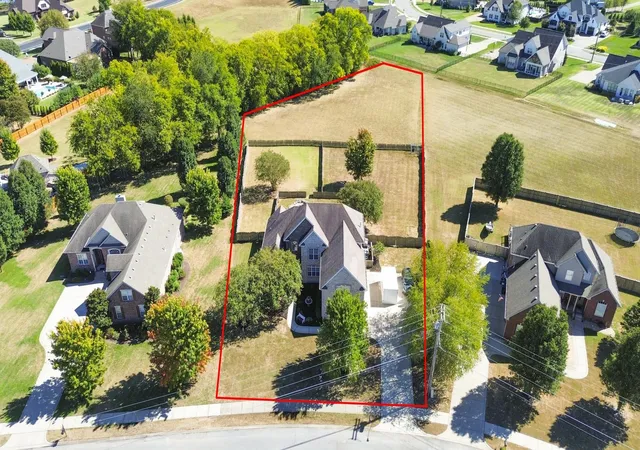 Photo 3 of Single family home for sale at 677 Starpoint Dr, Gallatin, TN 37066 | MLS# 3603190 | Listing updated on 2026-10-08