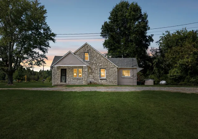 Photo 2 of Single family home for sale at 1761 Woodlawn Rd, Clarksville, TN 37042 | MLS# 3594328 | Listing updated on 2026-09-25