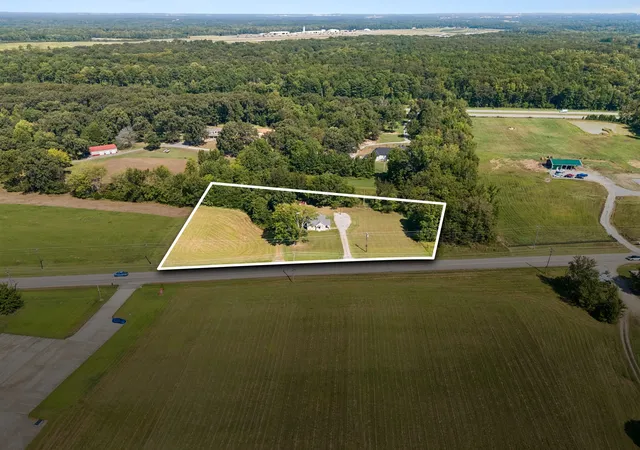 Photo 3 of Single family home for sale at 1761 Woodlawn Rd, Clarksville, TN 37042 | MLS# 3594328 | Listing updated on 2026-09-25