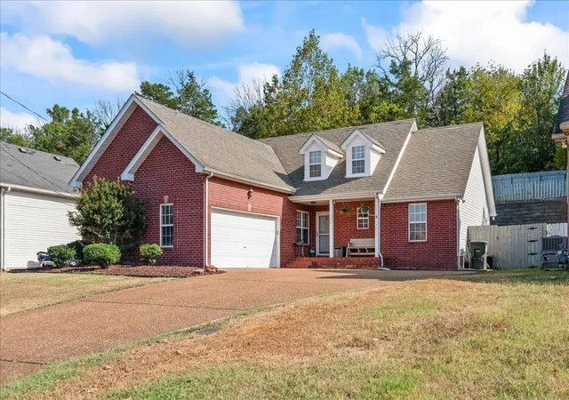 Photo 2 of Single family home for sale at 1009 Saddle Wood Dr, Mount Juliet, TN 37122 | MLS# 3594470 | Listing updated on 2026-09-22