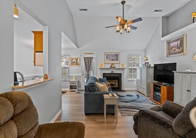 Photo 3 of Single family home for sale at 1009 Saddle Wood Dr, Mount Juliet, TN 37122 | MLS# 3594470 | Listing updated on 2026-09-22