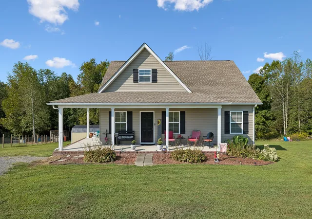 Photo 1 of Single family home for sale at 828 Kirbytown Rd, Lafayette, TN 37083 | MLS# 3596387 | Listing updated on 2026-09-22