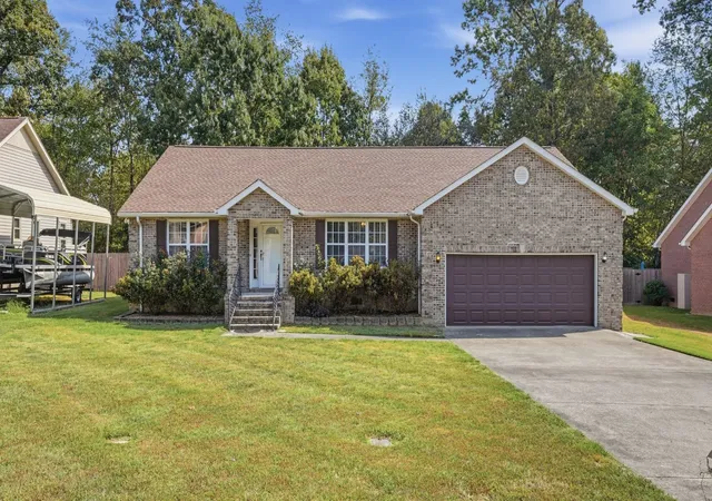 Single family home for sale at 104 Oakmont Dr, Tullahoma, TN 37388 | MLS# 3598929