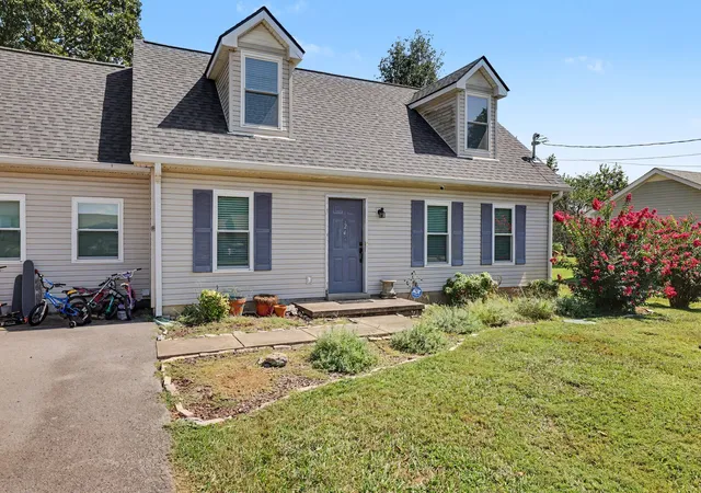 Photo 2 of Single family home for sale at 242 Antler Dr, Murfreesboro, TN 37130 | MLS# 3598978 | Listing updated on 2026-09-25
