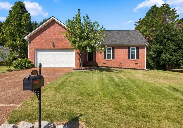 Photo 1 of Single family home for sale at 2811 Candlewicke Dr, Spring Hill, TN 37174 | MLS# 3597434 | Listing updated on 2026-09-22