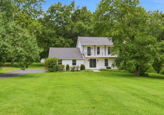 Photo 1 of Single family home for sale at 1303 General Mcarthur Dr, Brentwood, TN 37027 | MLS# 3596229 | Listing updated on 2026-09-19