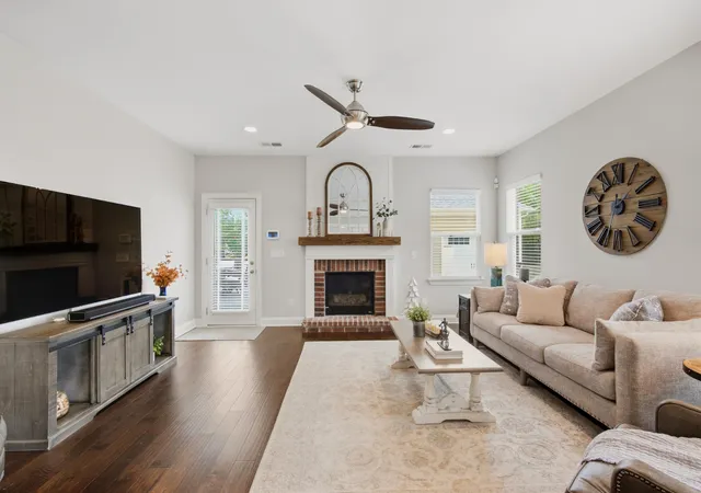 Photo 3 of Single family home for sale at 1043 Nolencrest Way, Franklin, TN 37067 | MLS# 3598719 | Listing updated on 2026-09-26