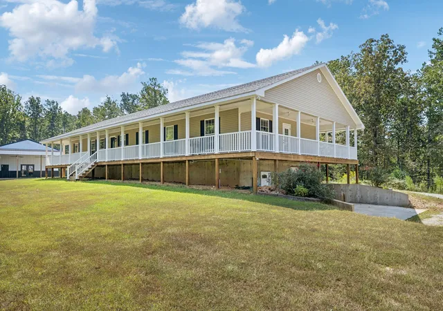 Photo 1 of Single family home for sale at 180 Indian Crk Rd, Hohenwald, TN 38462 | MLS# 3596131 | Listing updated on 2026-09-30