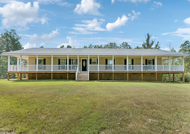 Photo 3 of Single family home for sale at 180 Indian Crk Rd, Hohenwald, TN 38462 | MLS# 3596131 | Listing updated on 2026-09-30