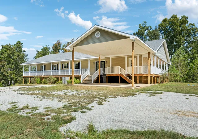 Photo 4 of Single family home for sale at 180 Indian Crk Rd, Hohenwald, TN 38462 | MLS# 3596131 | Listing updated on 2026-09-30